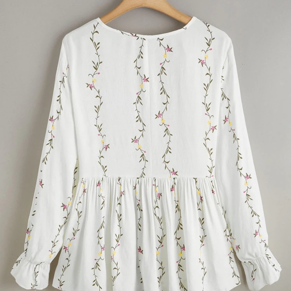 Floral Embroidered White Peplum Blouse by SHEIN Size 1X Curve - Picture 2 of 13